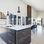 Three-bedroom With A Fireplace 07 別荘