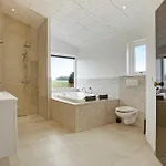 別荘 Three-bedroom With A Fireplace 07