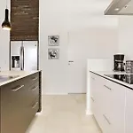 Three-bedroom With A Fireplace 07 別荘