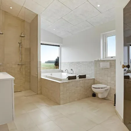 Hébergement de vacances Three-bedroom With A Fireplace 07