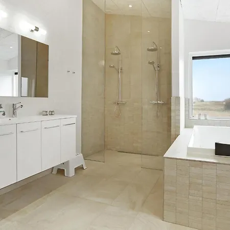 Hébergement de vacances Three-bedroom With A Fireplace 07 *