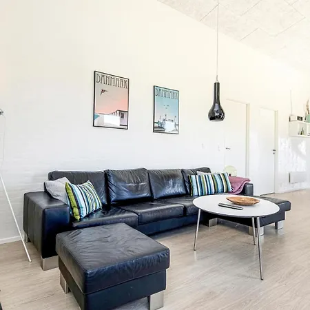 Three-bedroom With A Fireplace 07 別荘