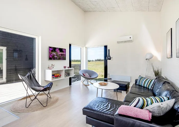 Сasa de vacaciones Three-bedroom With A Fireplace 07 *